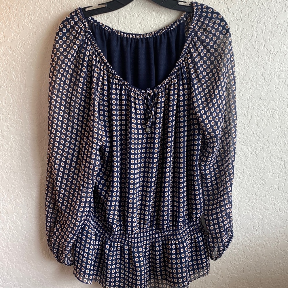 Michael Kors
Beautiful neckline chiffon blouse